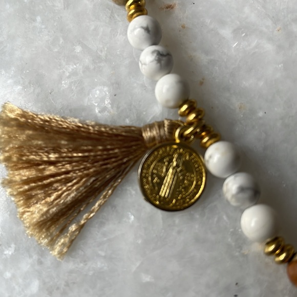 Mala necklace with tassel and gold medallian - Picture 6 of 10